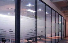 當(dāng)代環(huán)保別墅透明的外觀設(shè)計(jì)與玻璃墻